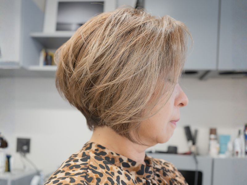 銀座でカットが上手い美容室の40代50代向け前下がりショート実例