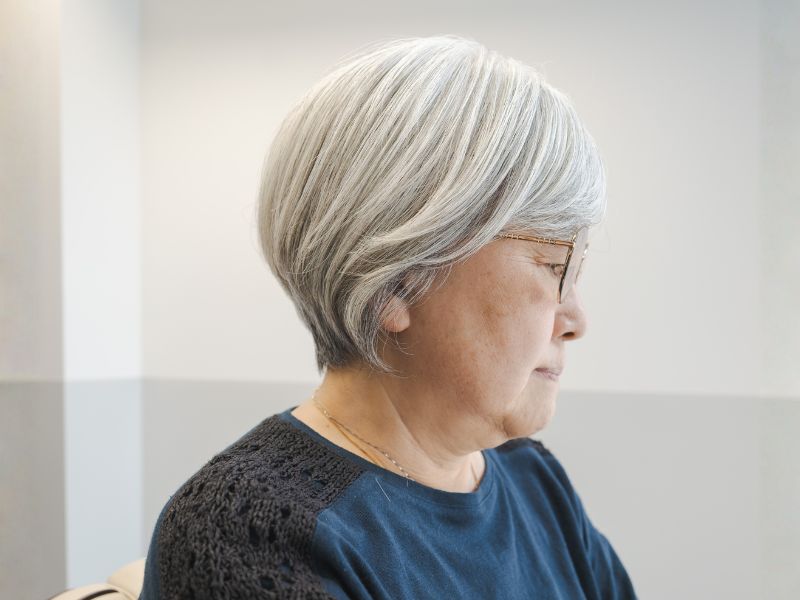 銀座でカットが上手い美容室の60代向け丸みショートヘア実例